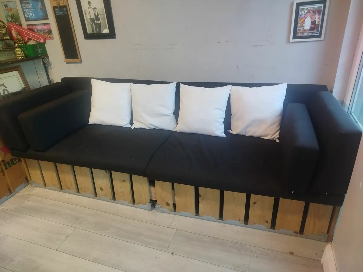 4 seater Heineken chair with v comfy cushions - Image 2
