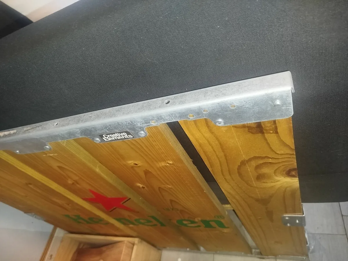 4 seater Heineken chair with v comfy cushions - Image 3