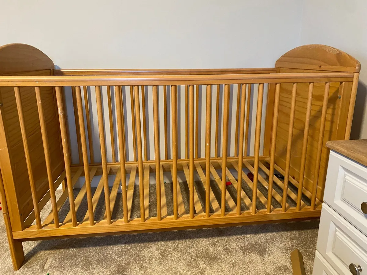 Baby cot - Image 1