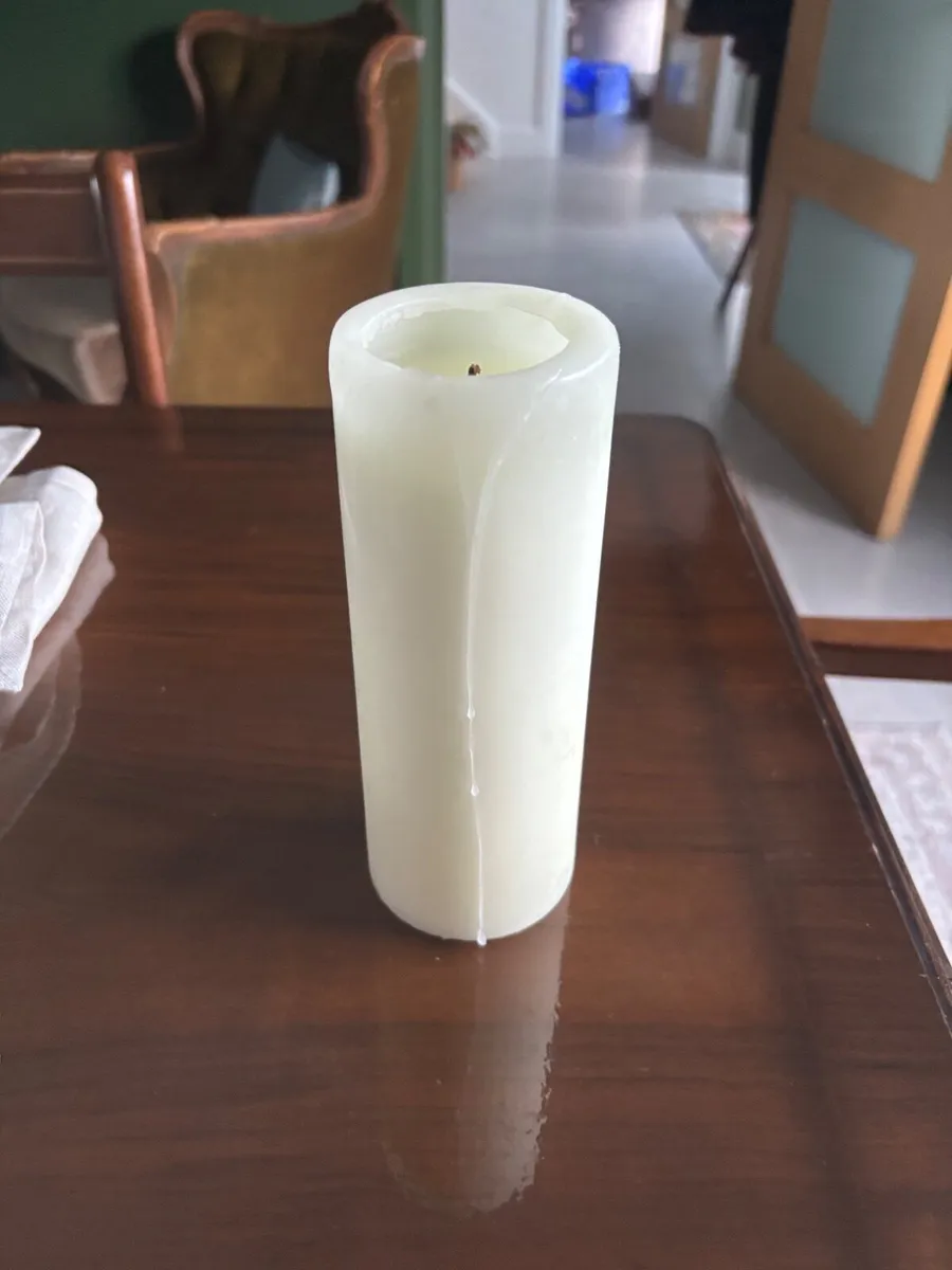 Hurricane vases and pillar candles - Image 2