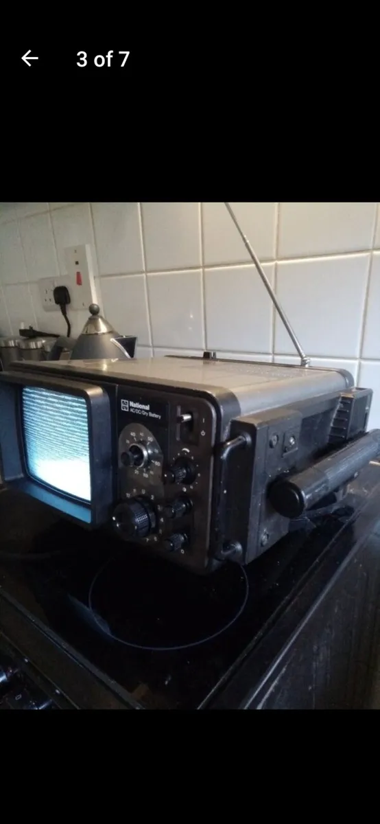 Vintage Portable TV Mains/Battery - Image 3