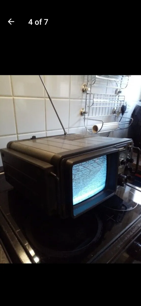 Vintage Portable TV Mains/Battery - Image 4