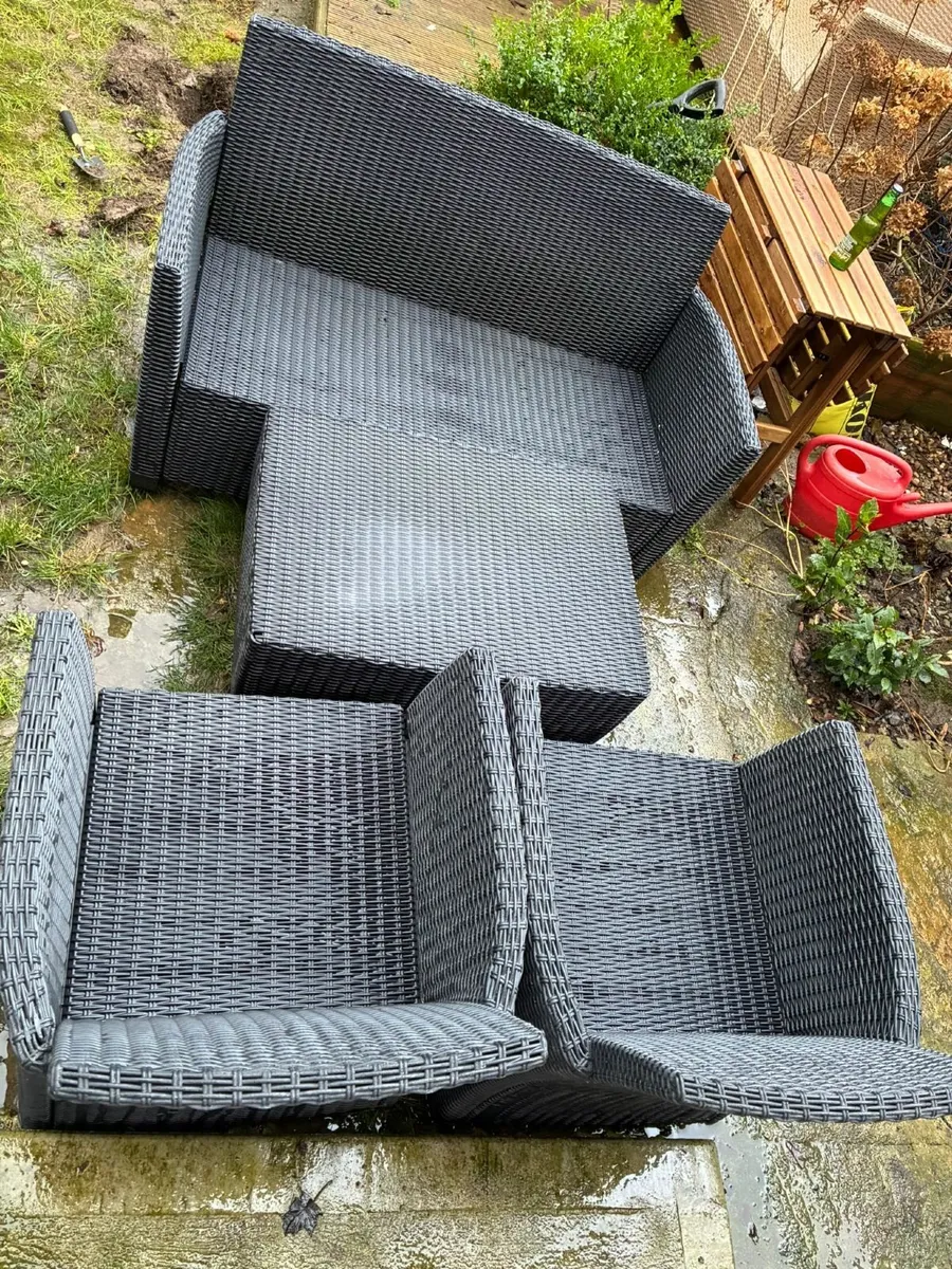 Rattan garden furniture - Image 1