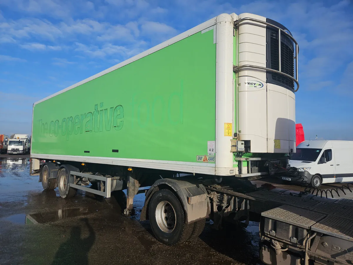 2015 Gray&Adams fridge trailer rear steer - Image 1