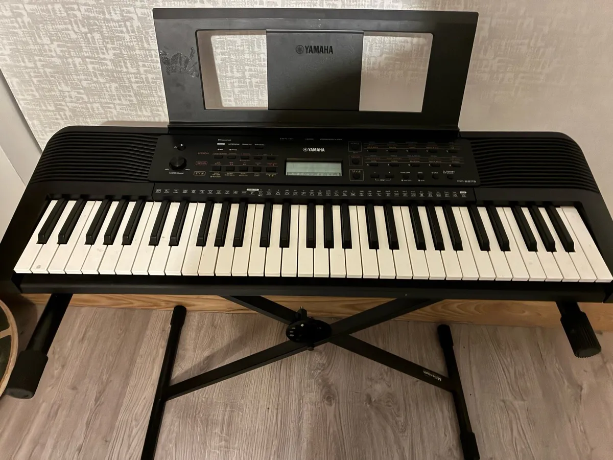 Yamaha E273 keyboard - Image 2