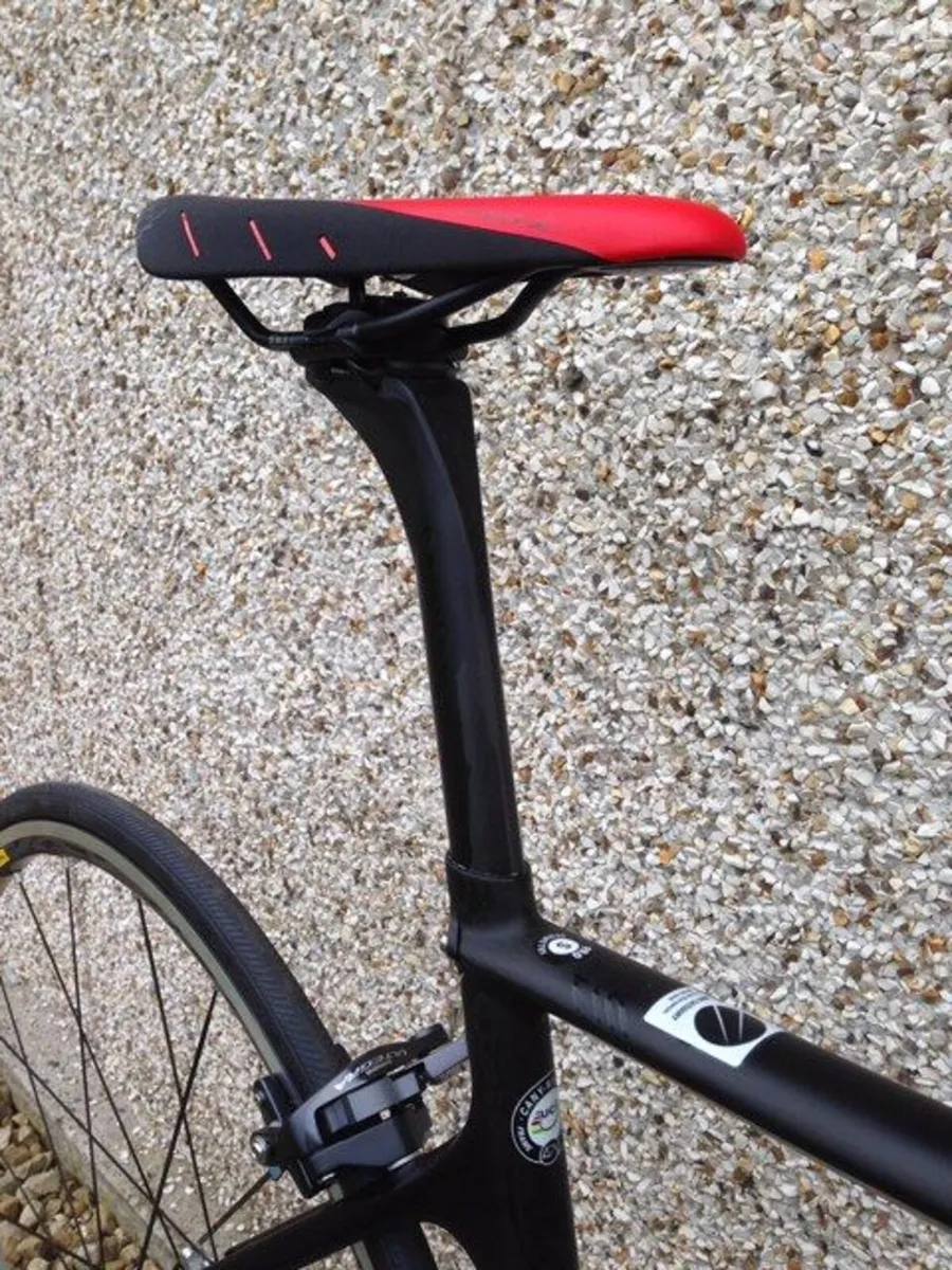 Canyon Aeroad CF 7.0 Di2 Road Bike (Stealth Black) - Image 2