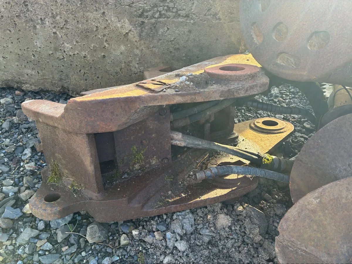 Quick hitches for 6/8 ton - Image 3