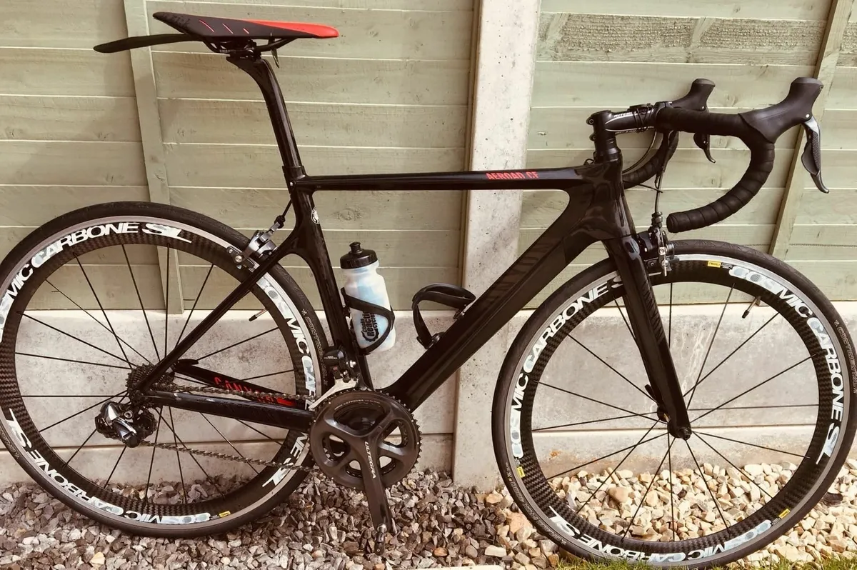 Canyon Aeroad CF 7.0 Di2 Road Bike (Stealth Black) - Image 1