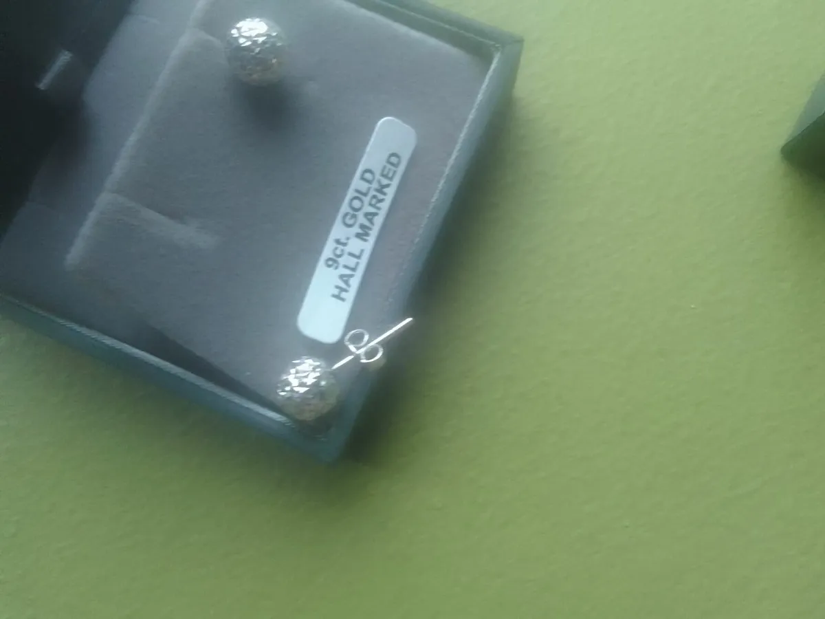 9ct white gold diamond cut ball stud earrings new - Image 3