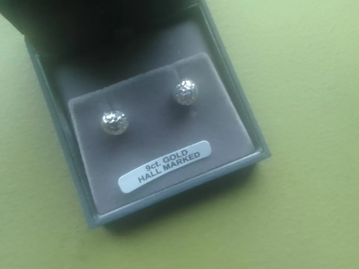9ct white gold diamond cut ball stud earrings new - Image 1