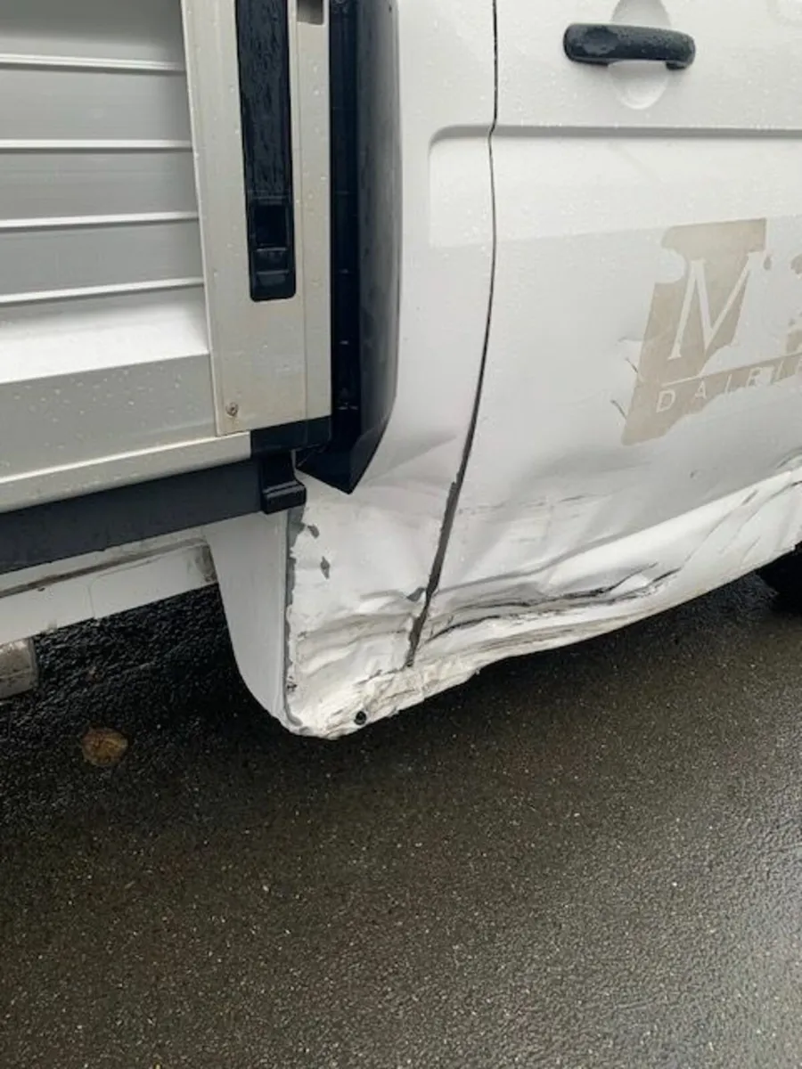 Volkswagen Transporter 2022 - Image 2