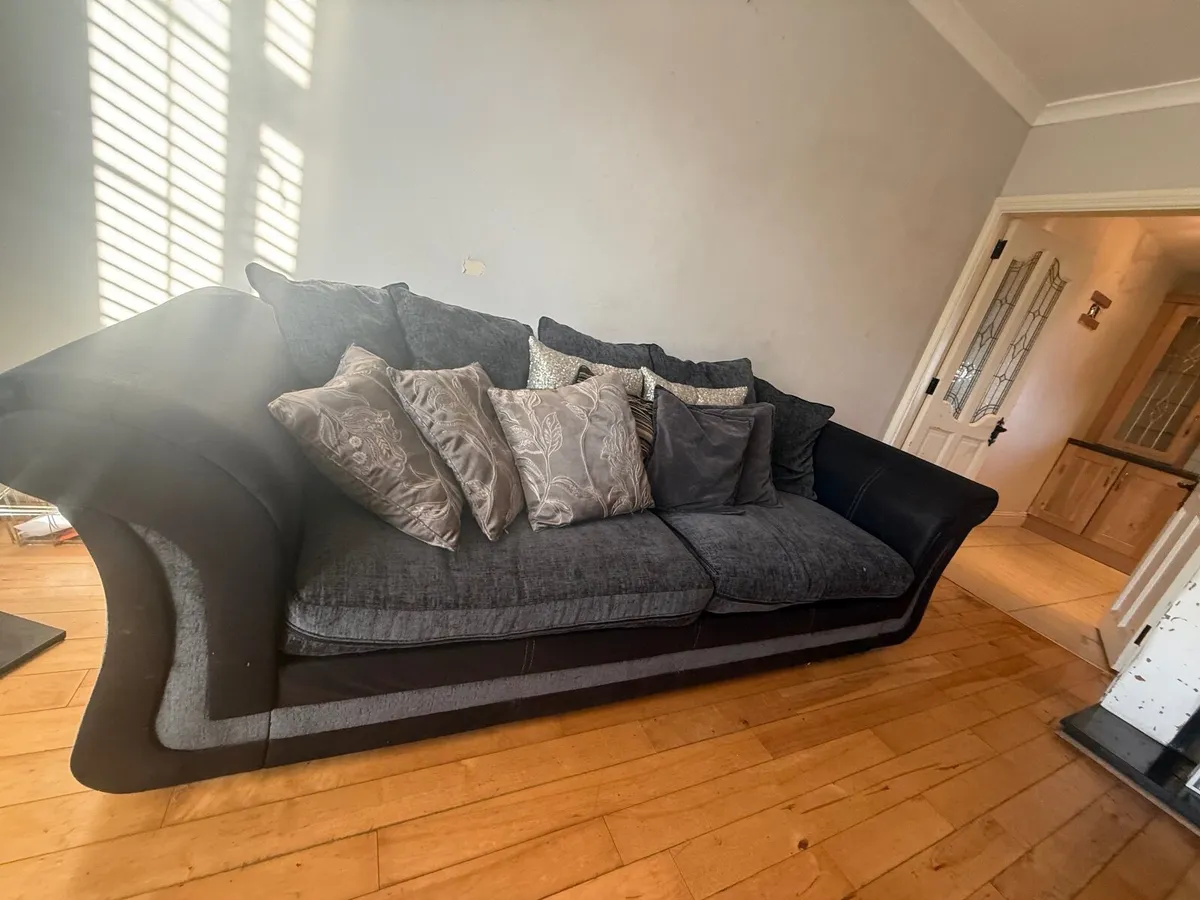 Suite of furniture plus a bed - Image 2