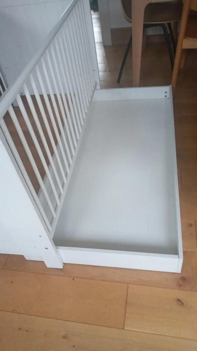 Baby cot - Image 2