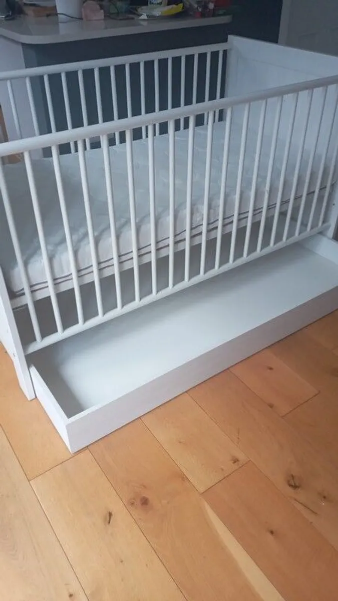 Baby cot - Image 1