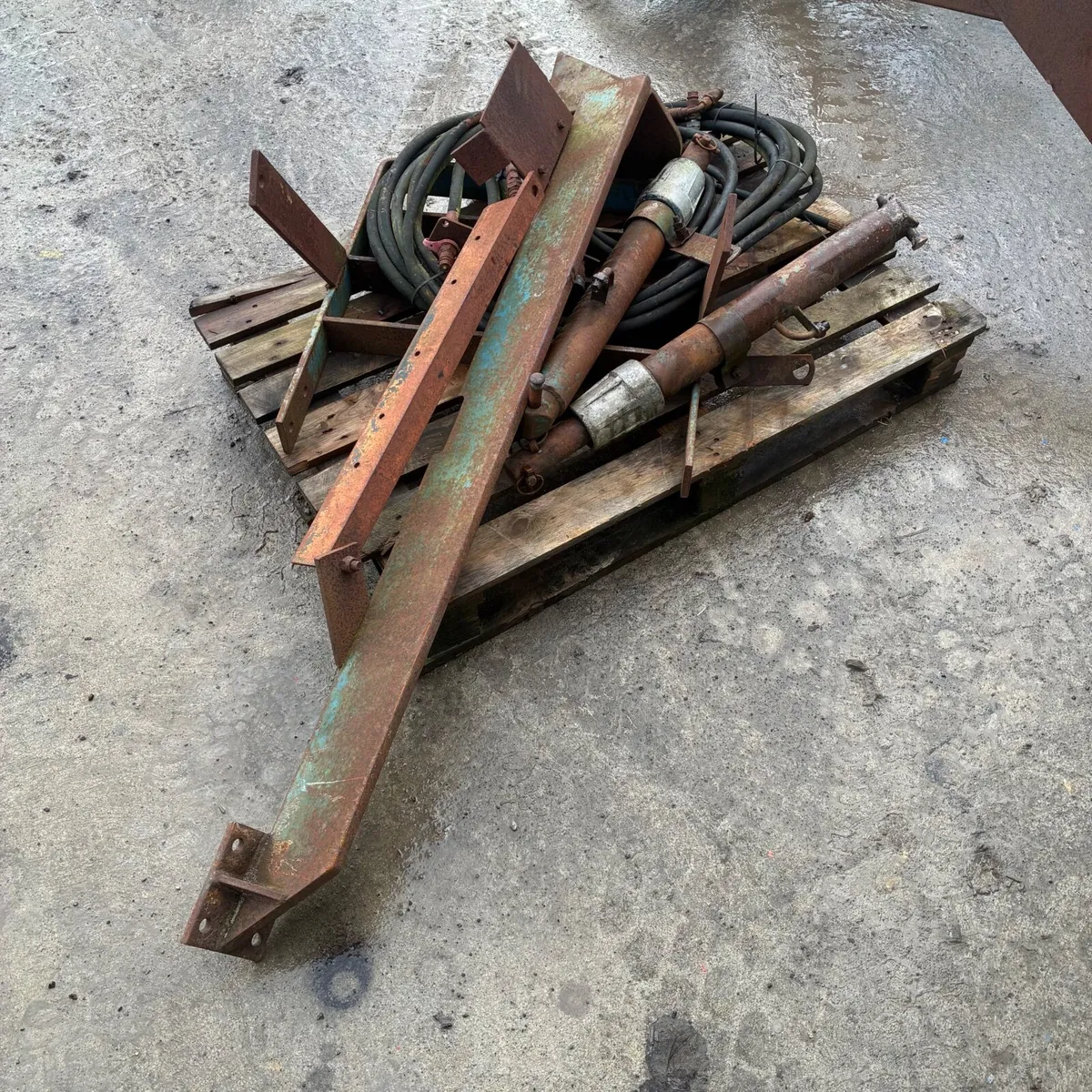 Ford 4000 front loader - Image 4