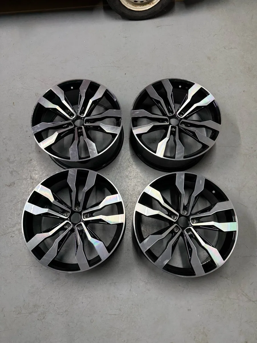 20” VW Suzuka - Image 1