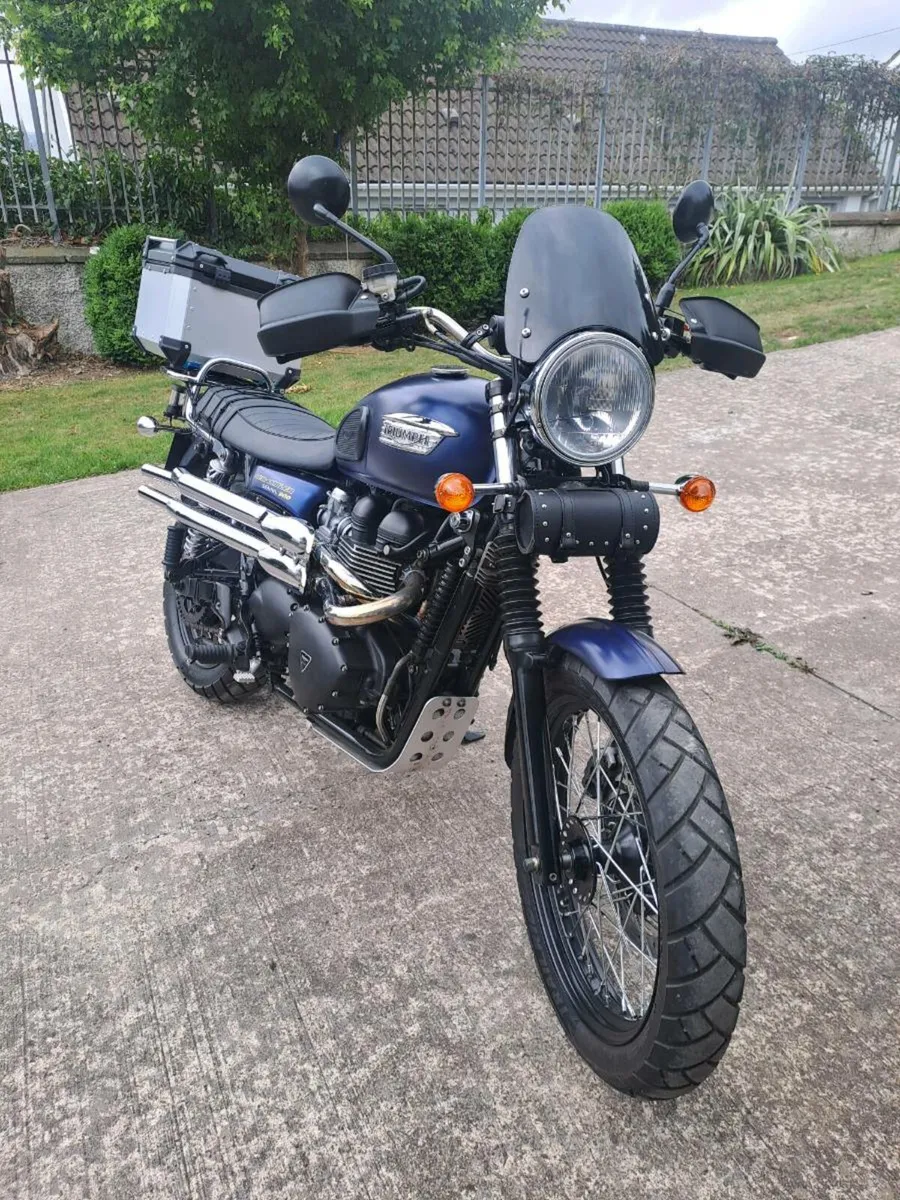 Triumph Bonneville 900 - Image 2