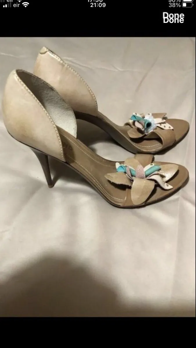 Ladies leather shoes size 7 €20 - Image 3