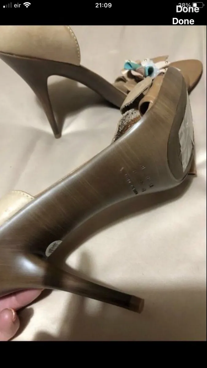 Ladies leather shoes size 7 €20 - Image 4