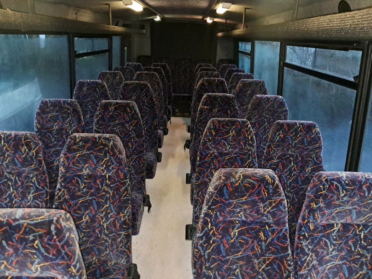 33 seats - Image 1