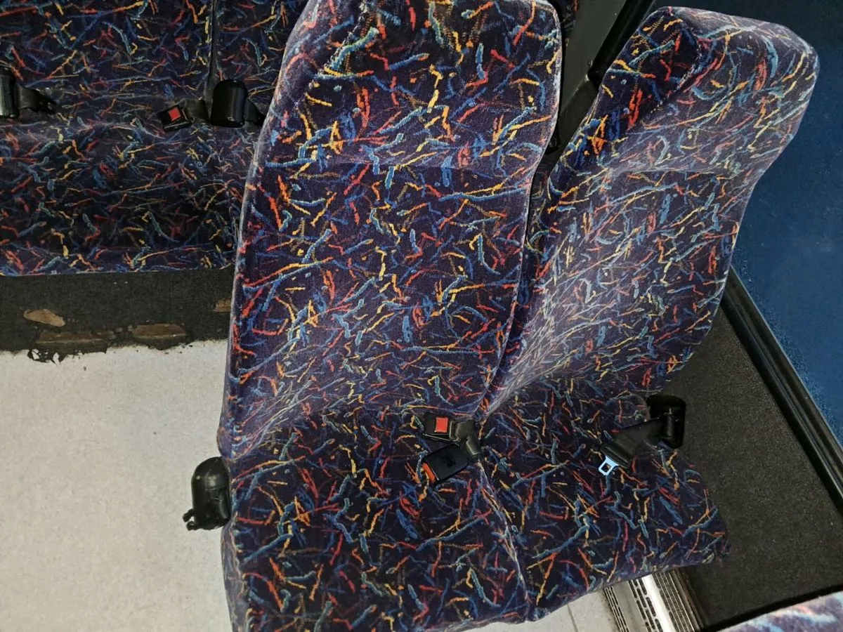 33 seats - Image 3