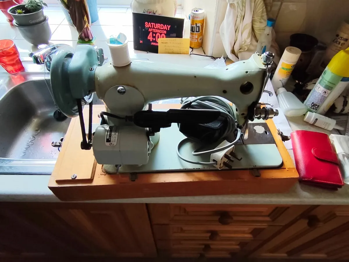 Vintage Sewing Machine - Image 2