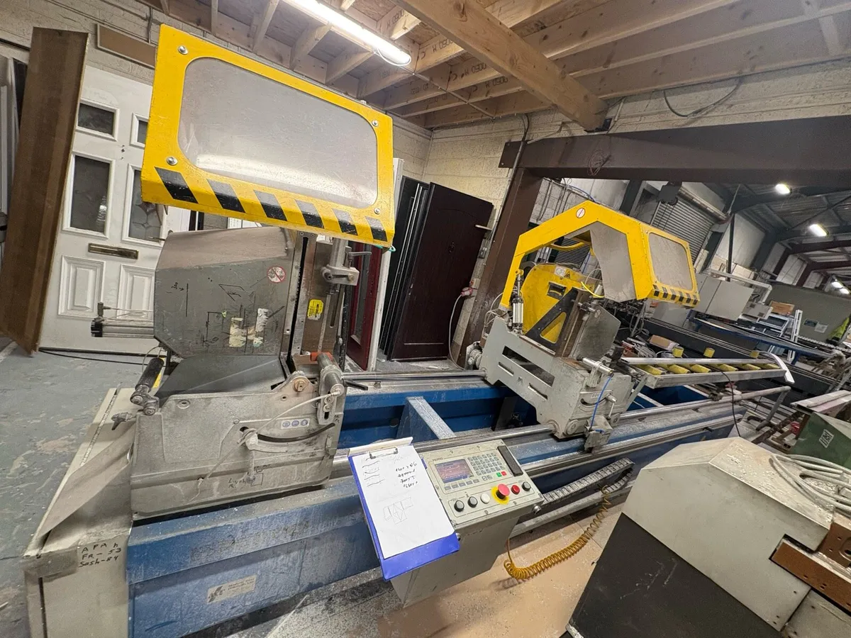 Double headed mitre saw - Image 1