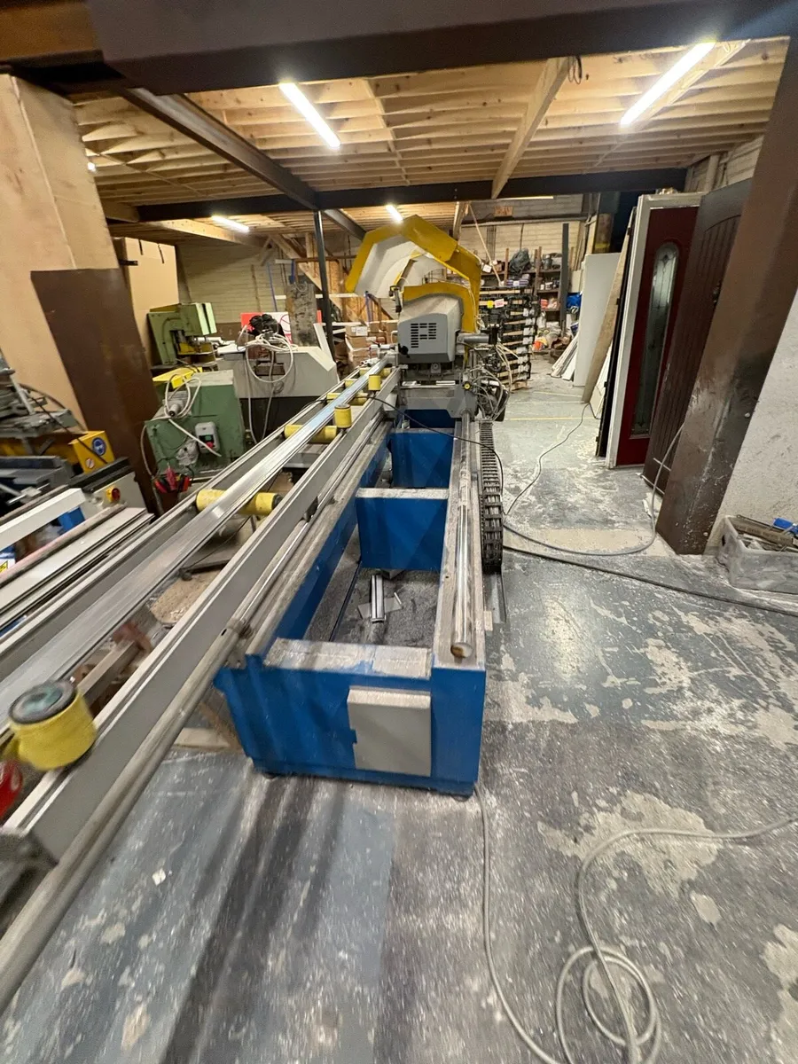 Double headed mitre saw - Image 3