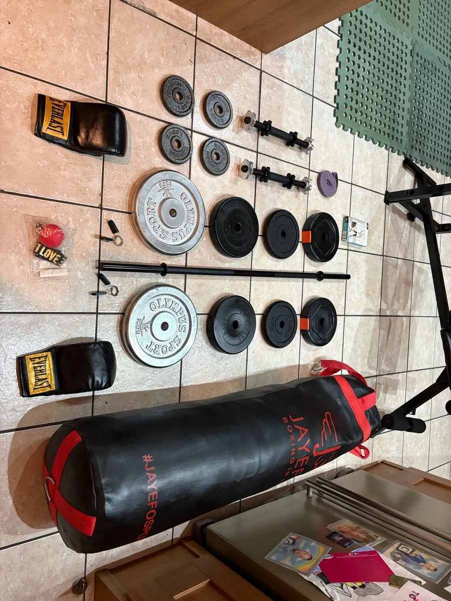 LOVELY GYM WEIGHTLIFTING SET UP + BOX BAG ETC!!! - Image 2