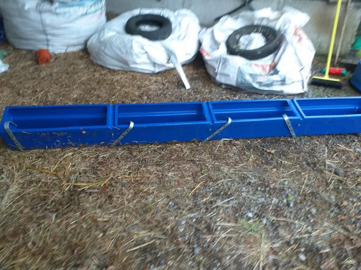 Cow foot bath 15 station calf feeder - Image 1