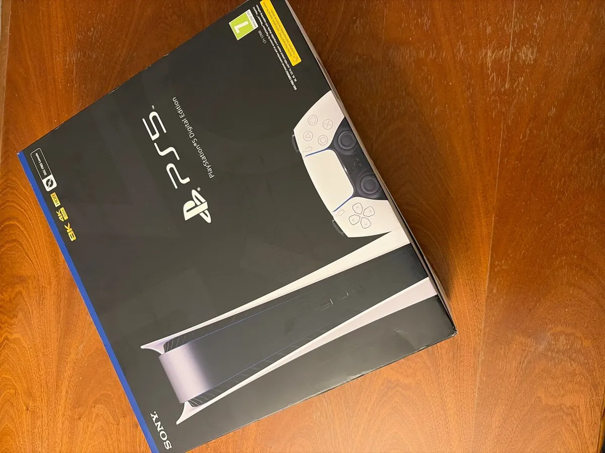 PS5 Digital edition disc free (with controller) - Image 1