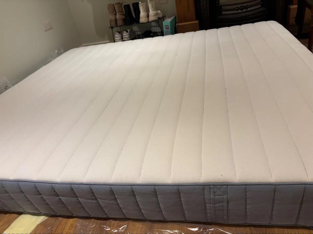 Mattress Super King IKEA + bedding included - Image 2