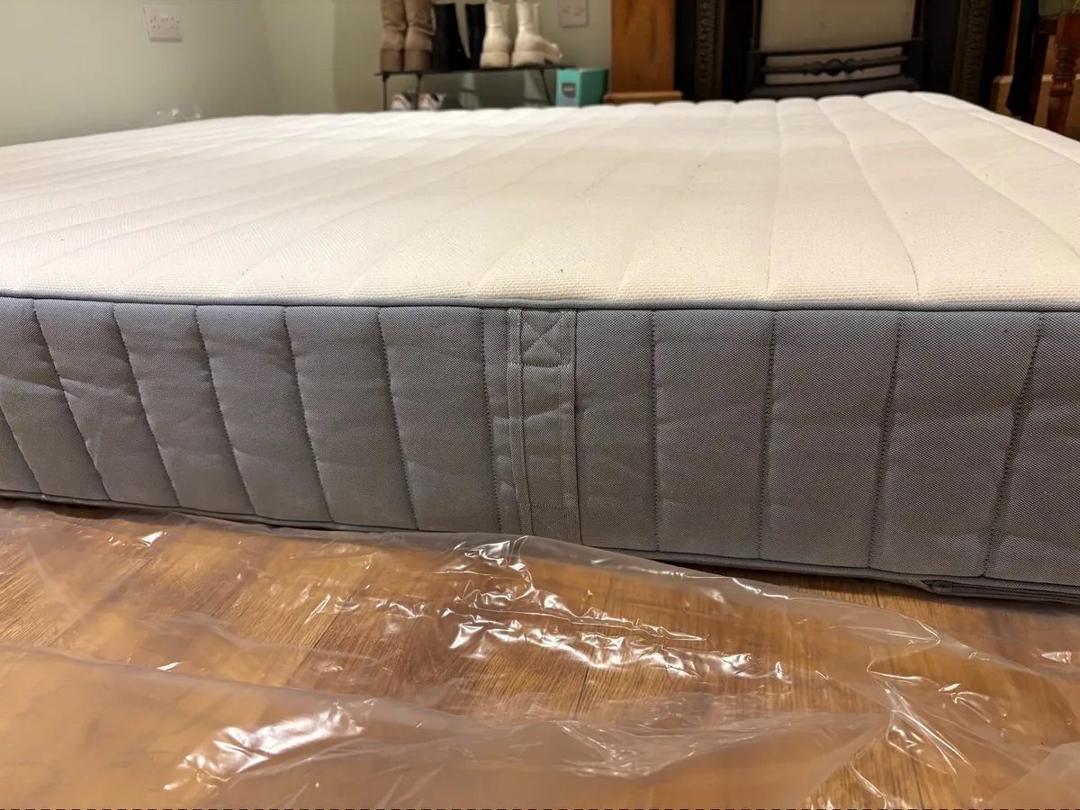 Mattress Super King IKEA + bedding included - Image 3