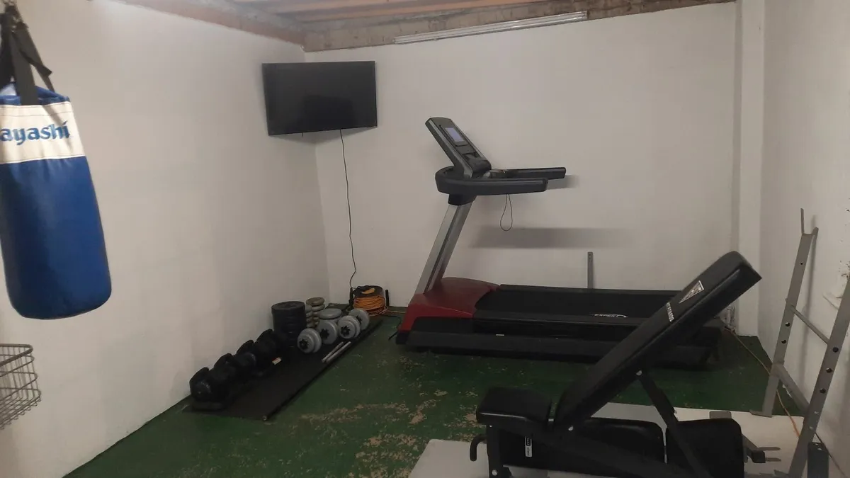 Treadmill and weights - Image 1