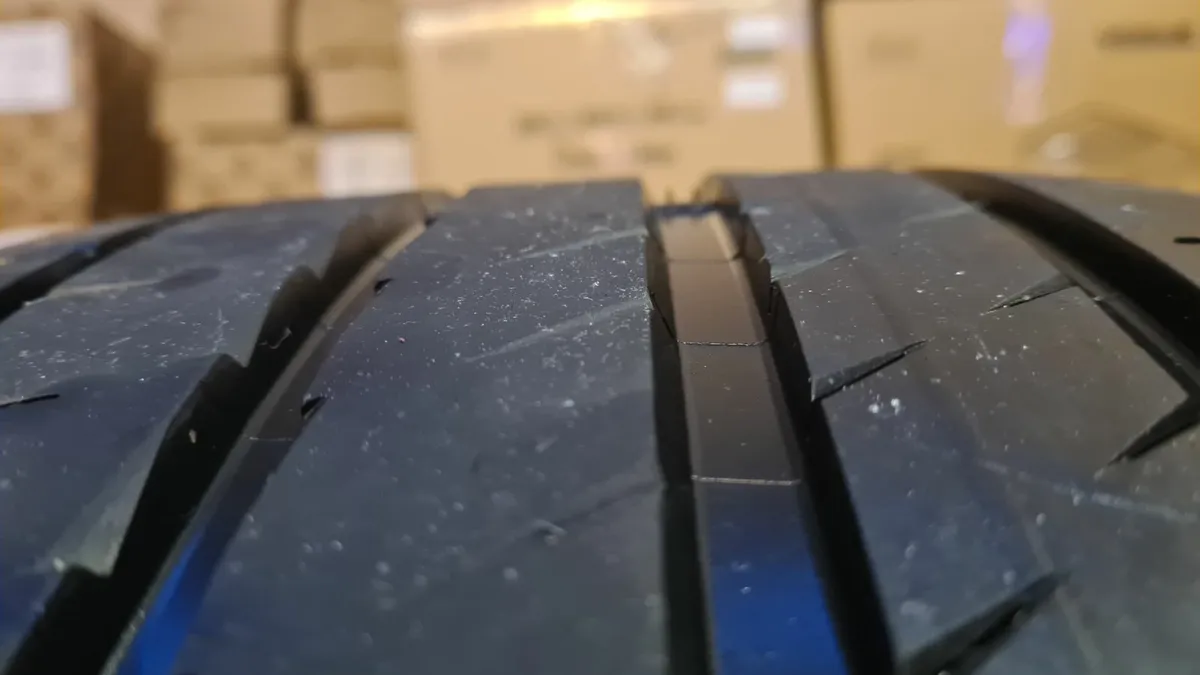 Tyres michelin 2x255/40/19 - Image 2