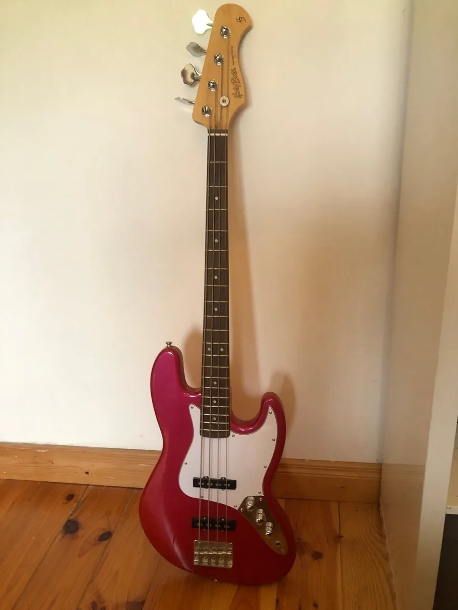 Jazz Bass plus Amplifier - Image 1