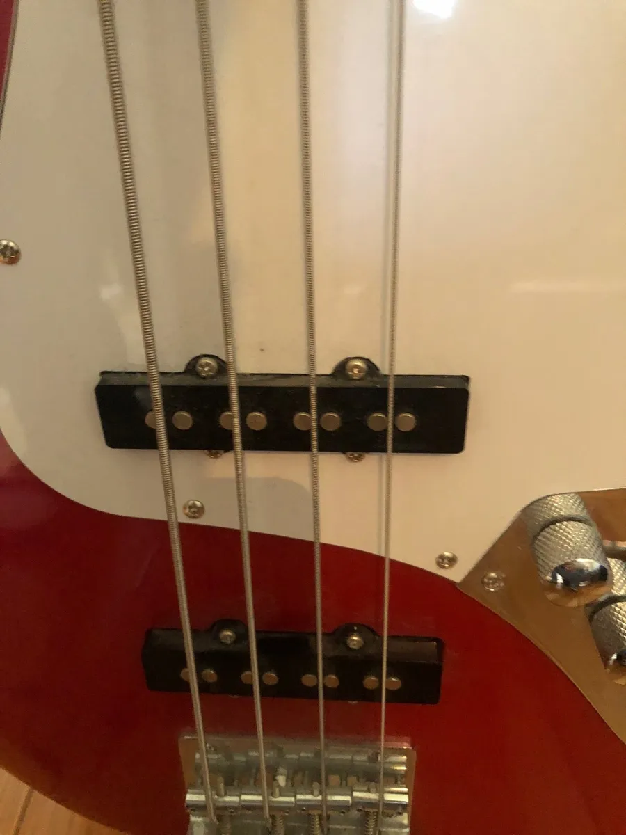 Jazz Bass plus Amplifier - Image 4