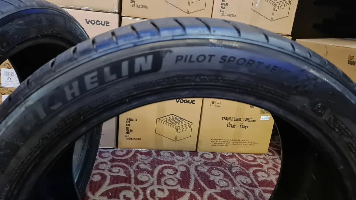 Tyres michelin 2x255/40/19 - Image 1