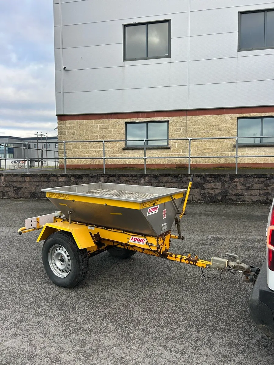 Salt spreader - Image 3