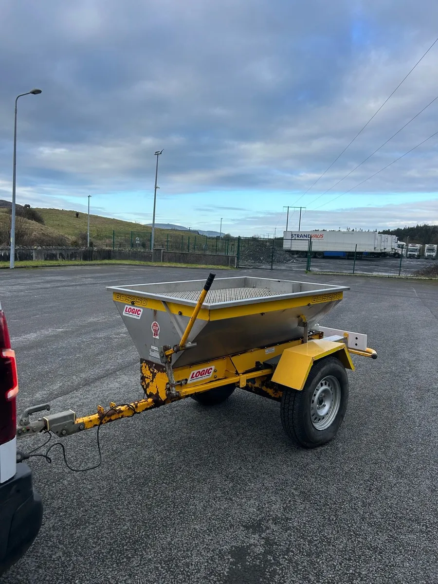 Salt spreader - Image 4