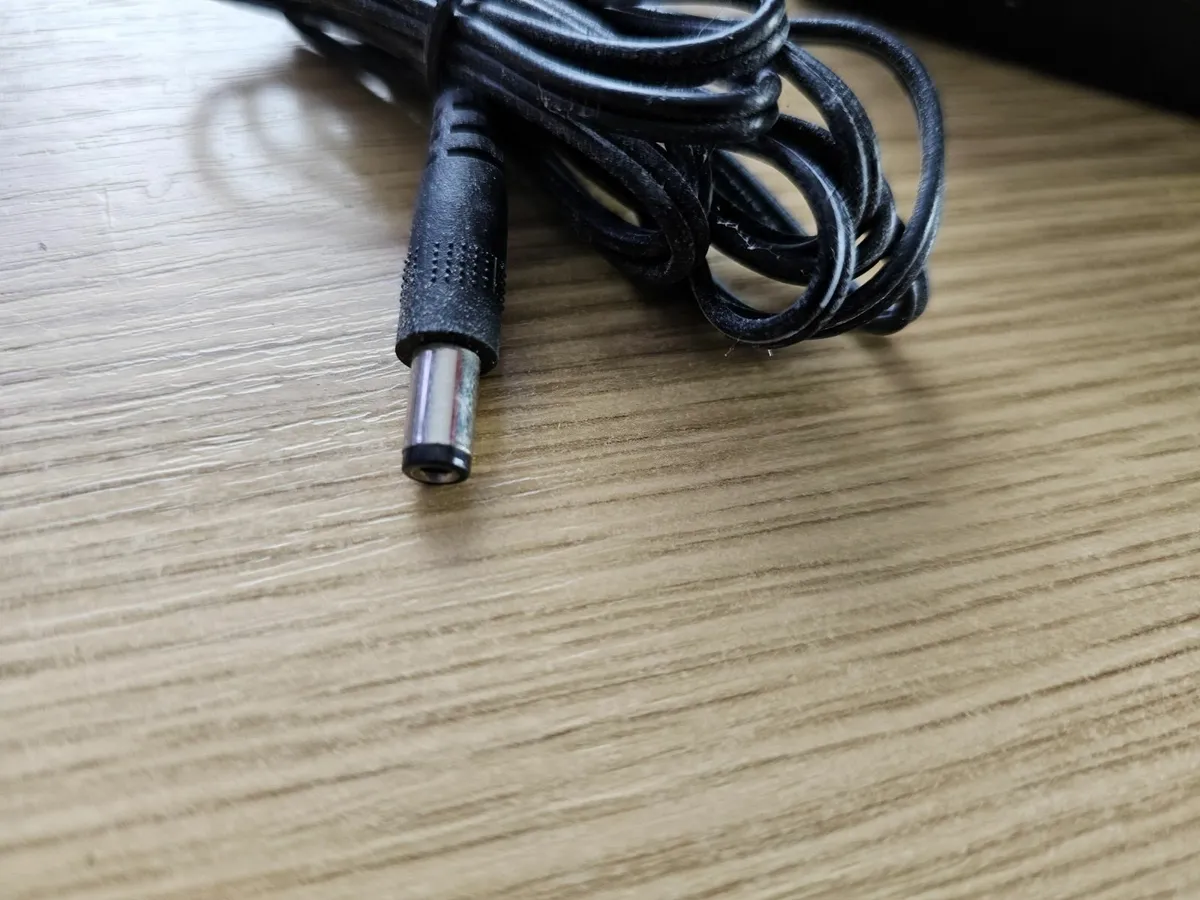 Original Makita 15v 2.5 amp power supply adapter c - Image 2