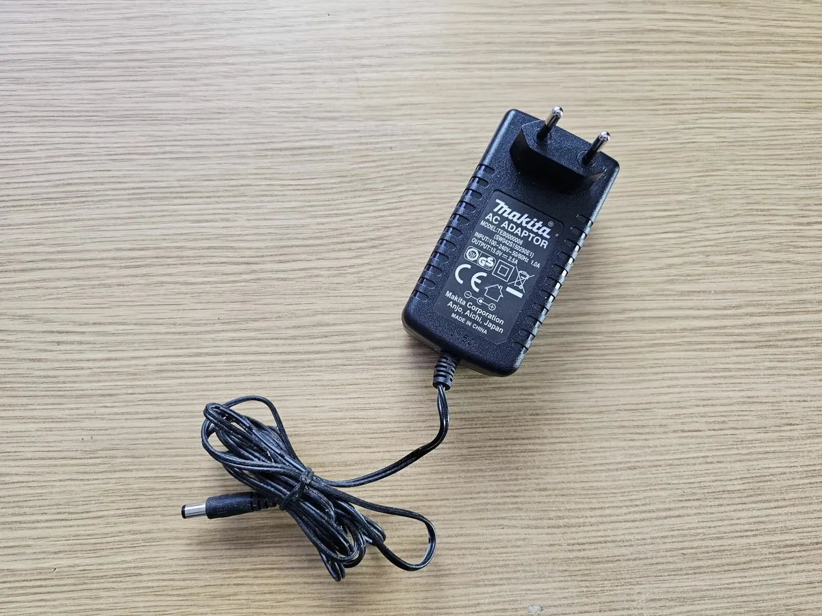 Original Makita 15v 2.5 amp power supply adapter c - Image 1