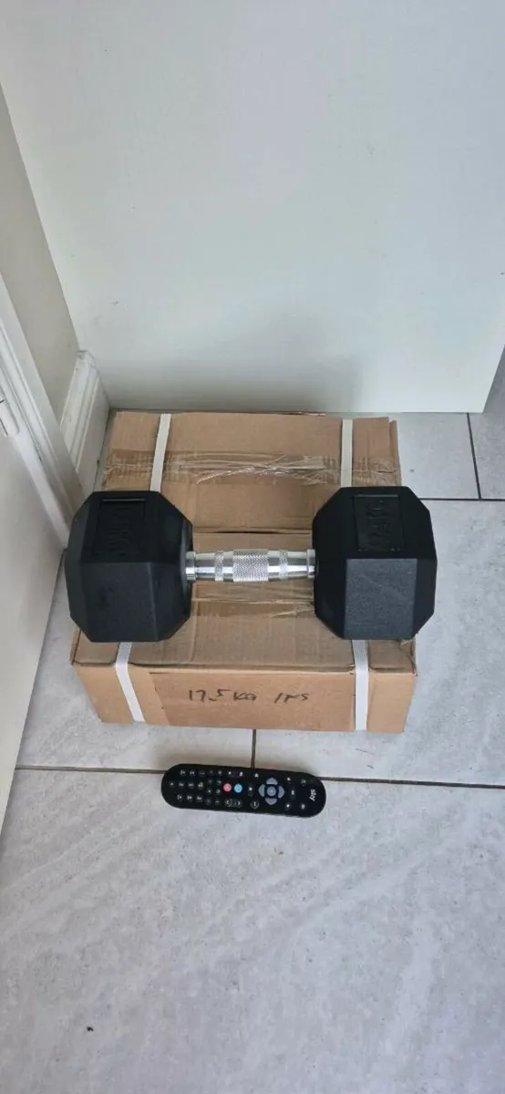 Brand new 2x17.5 kilo hex dumbbells - Image 3