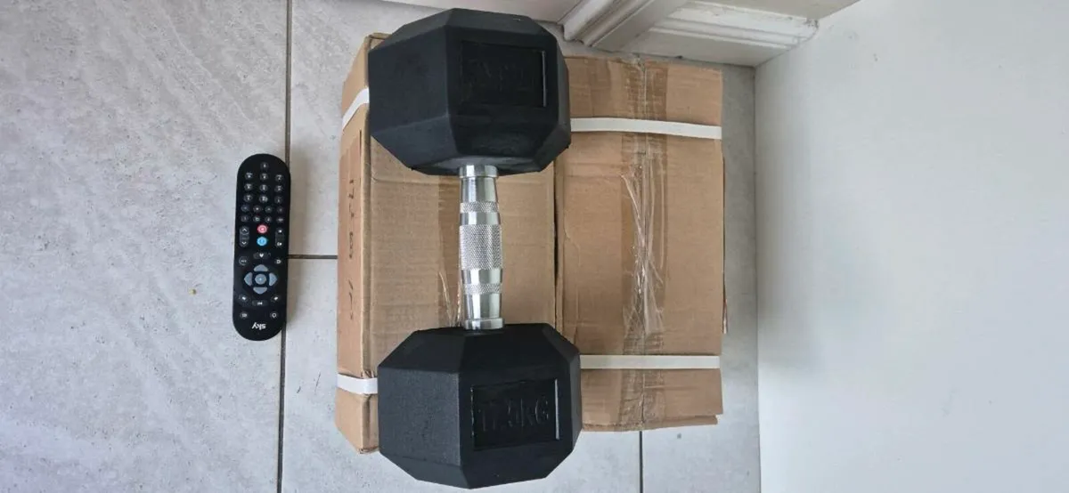 Brand new 2x17.5 kilo hex dumbbells - Image 4