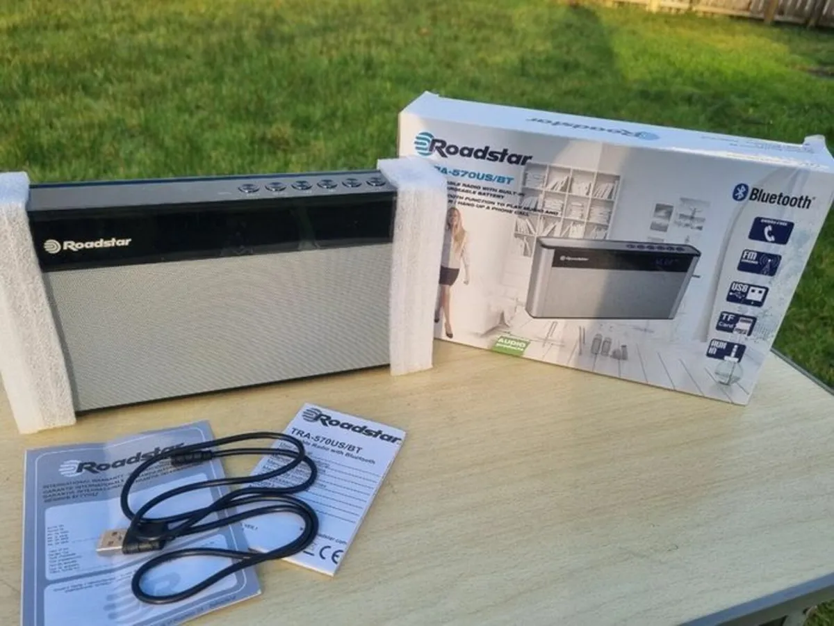 Roadstar TRA-570US/BT portable radio - Image 1