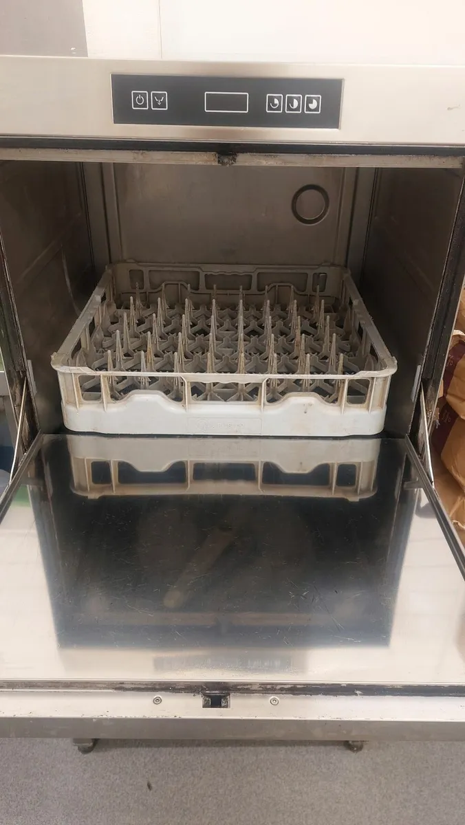 Commercial Smeg Dishwasher - Image 2