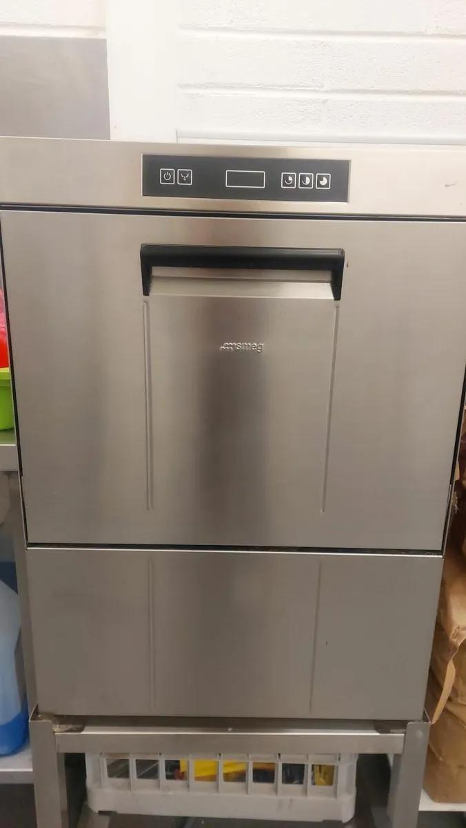 Commercial Smeg Dishwasher - Image 1