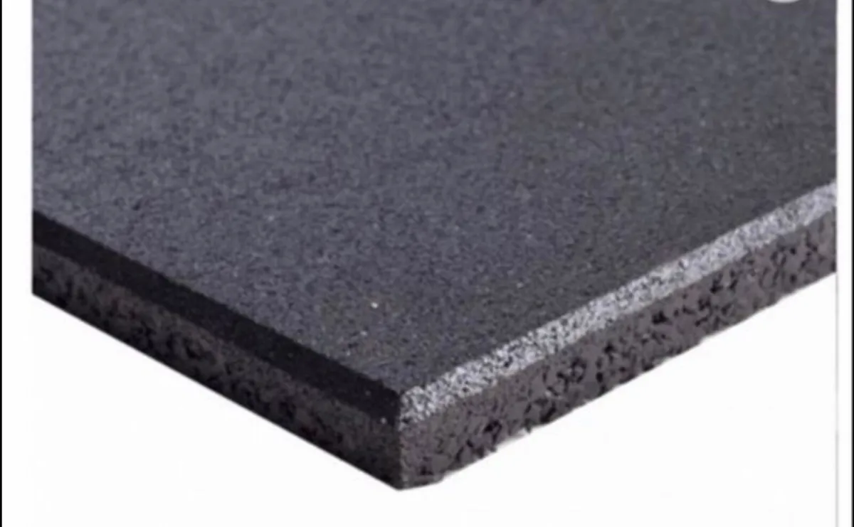 Rubber gym flooring 1m x 1m x 15mm thick black - Image 2