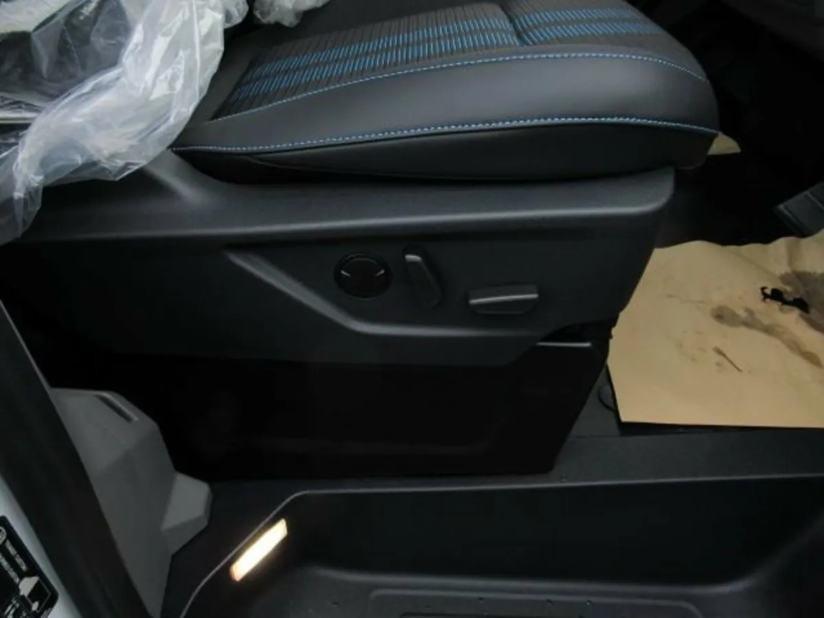 2.0 320 LWB 170 psi Auto  Sport EcoBlue Panel Van - Image 4