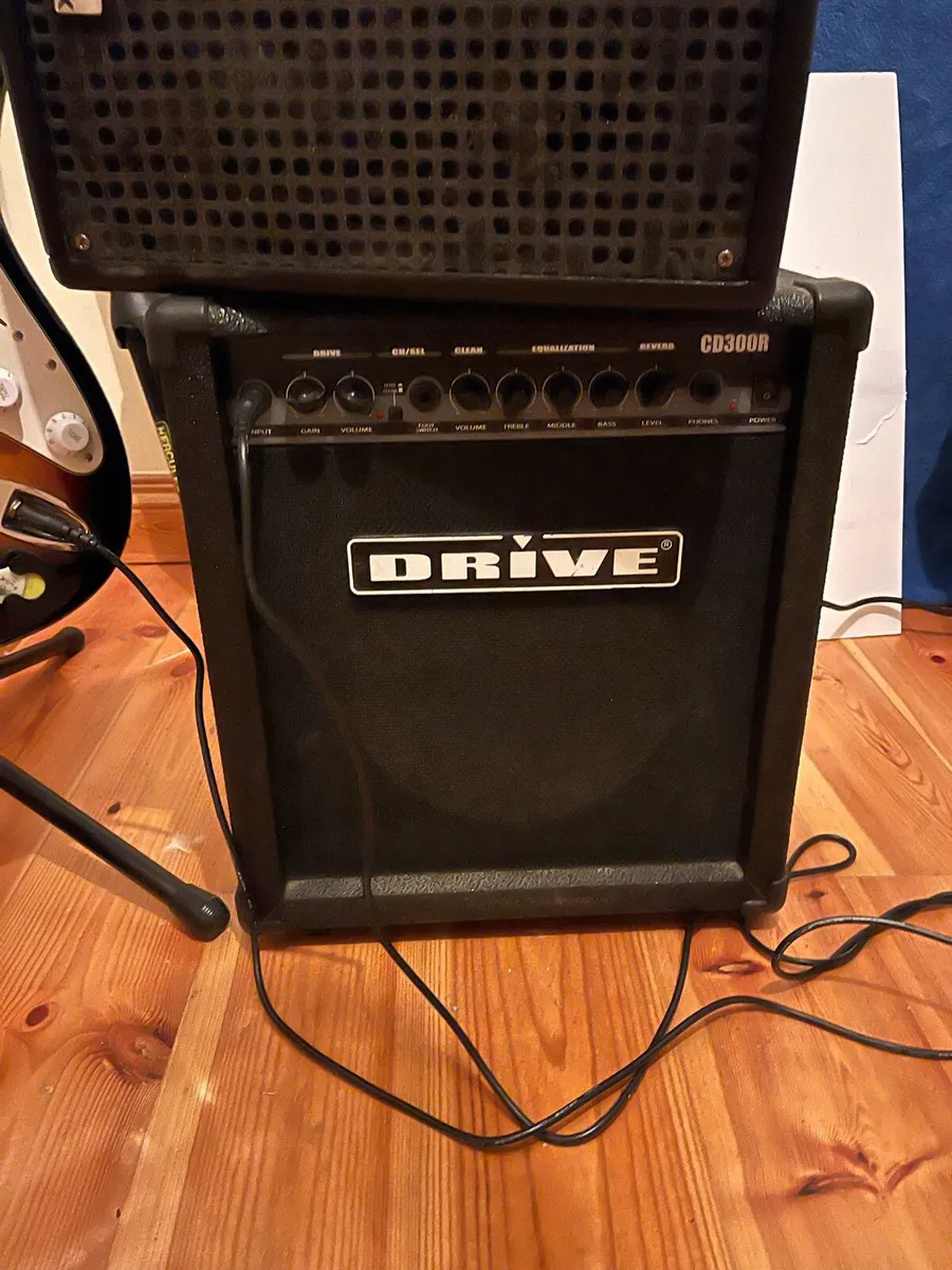 Guitar Bundle with Pedalboard - Image 2